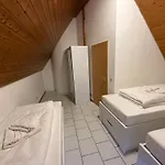 Apisha 4